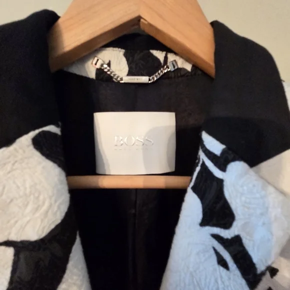 Hugo Boss Women's Floral Print Black And White Long Button Down Blazer Size 4 - Picture 9 of 11